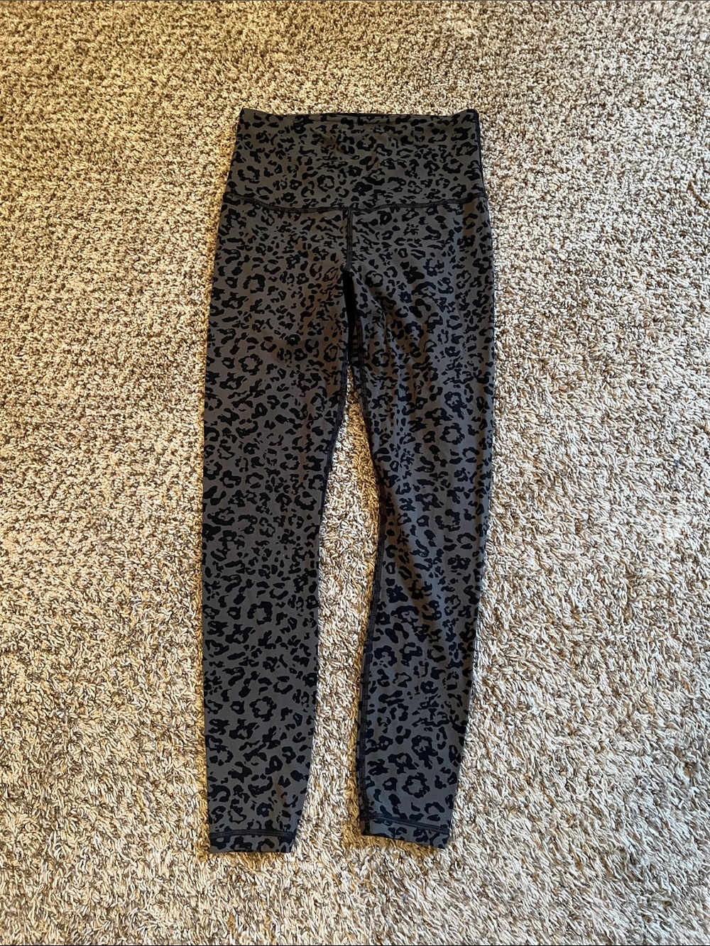 Athleta women’s  Charcoal and Black Leopard Print Leggings
